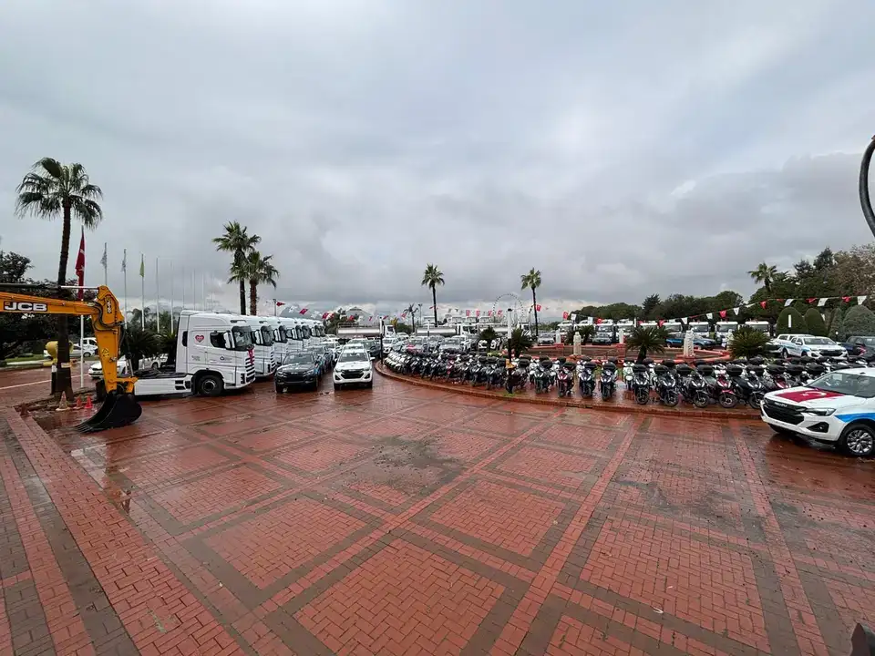 Antalya Büyükşehir hizmet filosu yenilendi: Yeni araçlar törenle tanıtıldı 6